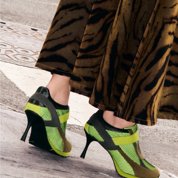 The Tepper in Lime Green - Picture 7 of 12